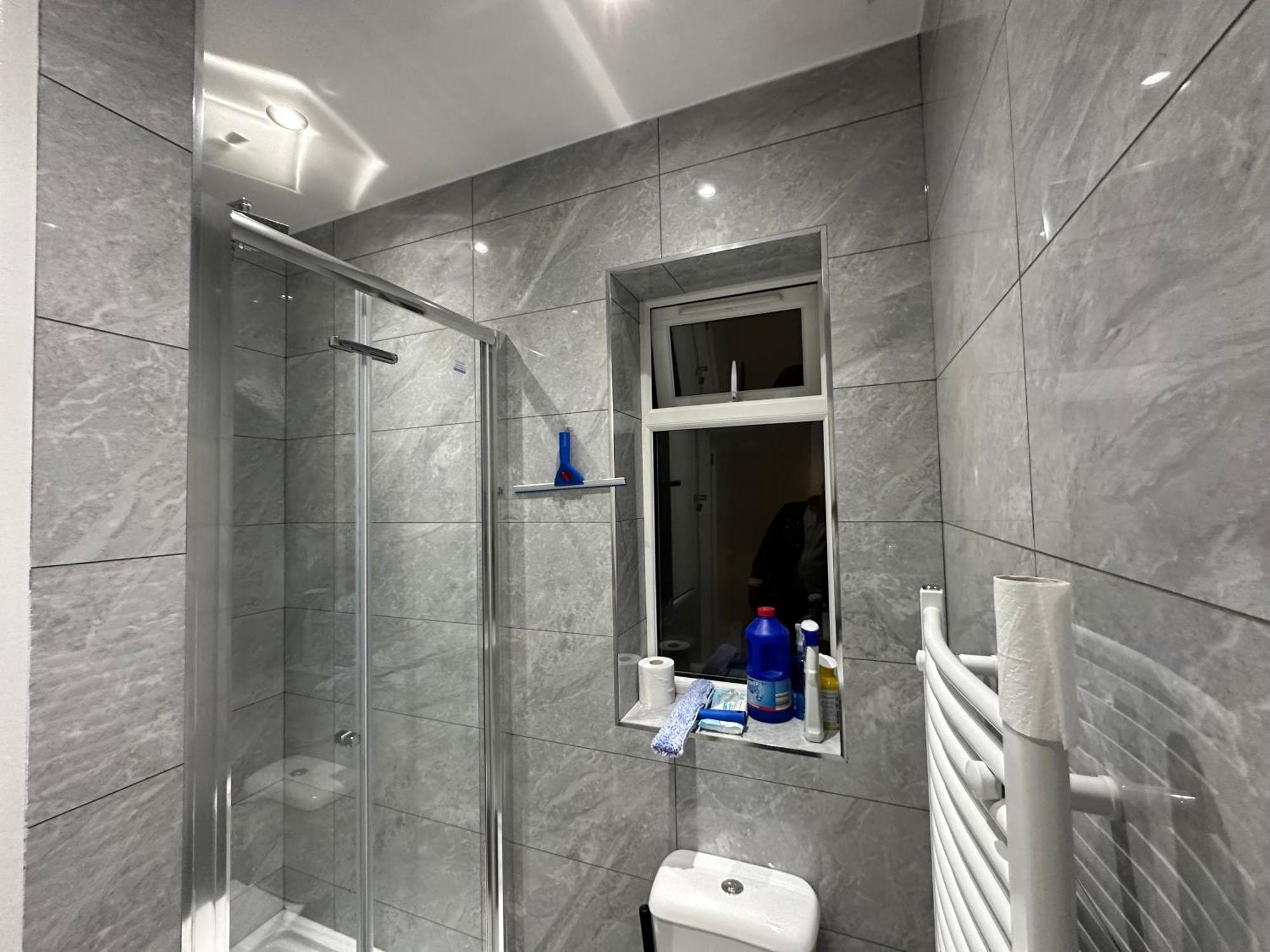 Luxury Ensuite 2Nd Studio Flat With Great Views In Keedonwood Road With Fully Own Bathroom Newly Added And Private Kitchenette Bromley Exterior foto