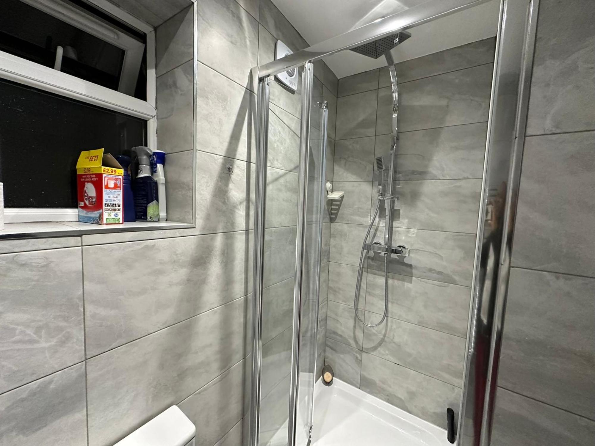 Luxury Ensuite 2Nd Studio Flat With Great Views In Keedonwood Road With Fully Own Bathroom Newly Added And Private Kitchenette Bromley Exterior foto