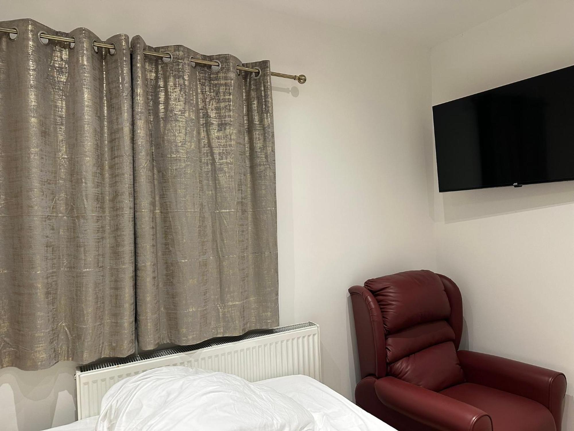 Luxury Ensuite 2Nd Studio Flat With Great Views In Keedonwood Road With Fully Own Bathroom Newly Added And Private Kitchenette Bromley Exterior foto