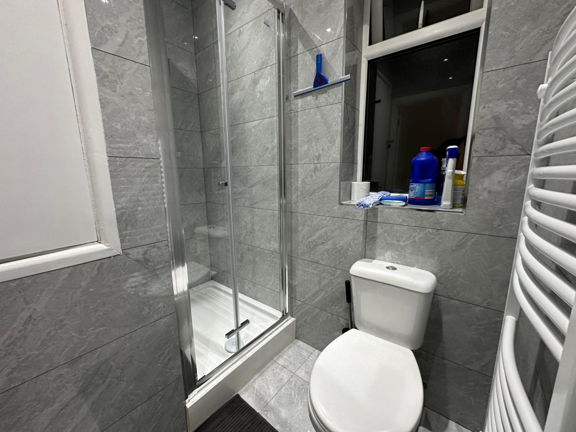 Luxury Ensuite 2Nd Studio Flat With Great Views In Keedonwood Road With Fully Own Bathroom Newly Added And Private Kitchenette Bromley Exterior foto