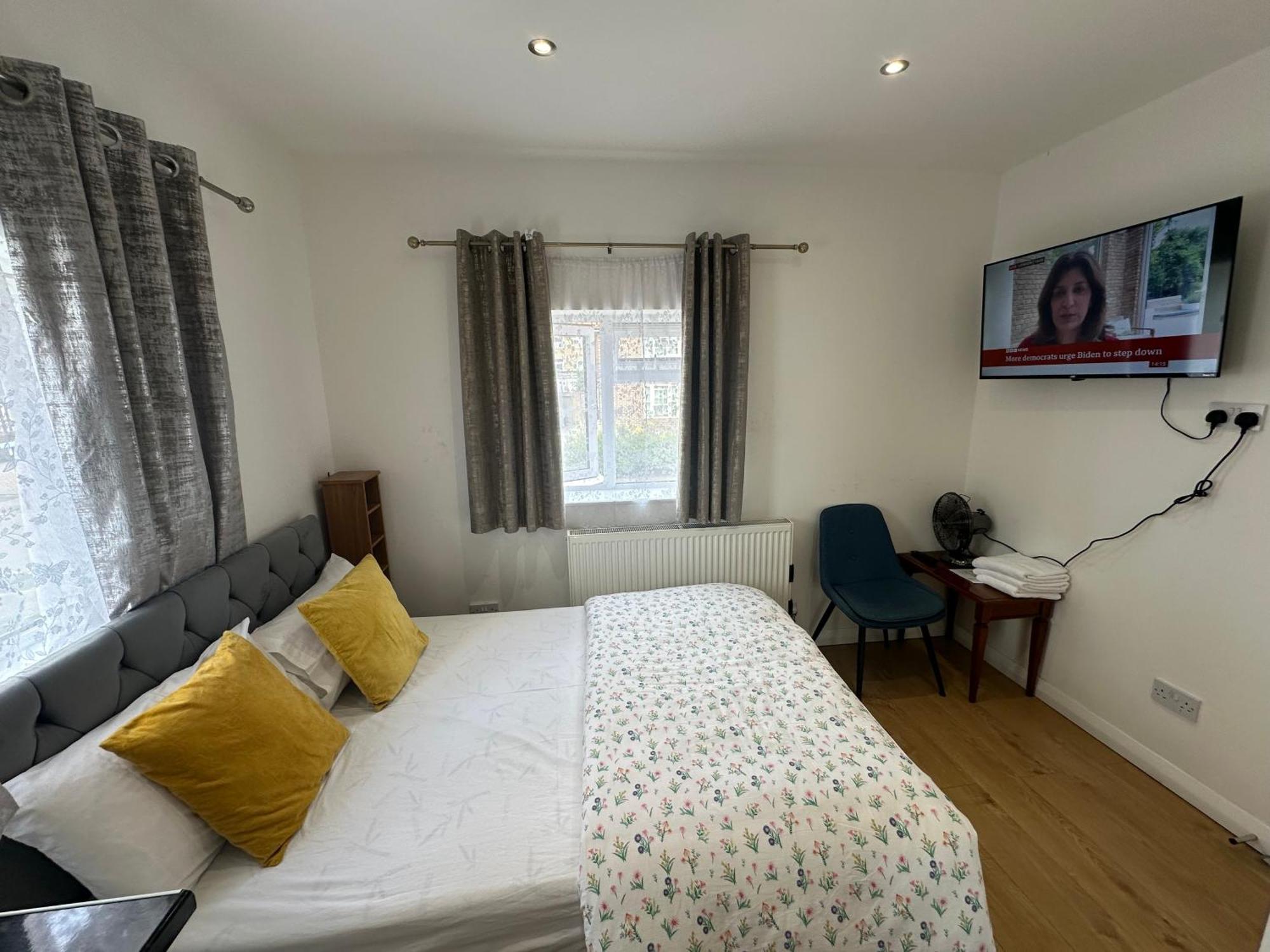 Luxury Ensuite 2Nd Studio Flat With Great Views In Keedonwood Road With Fully Own Bathroom Newly Added And Private Kitchenette Bromley Exterior foto