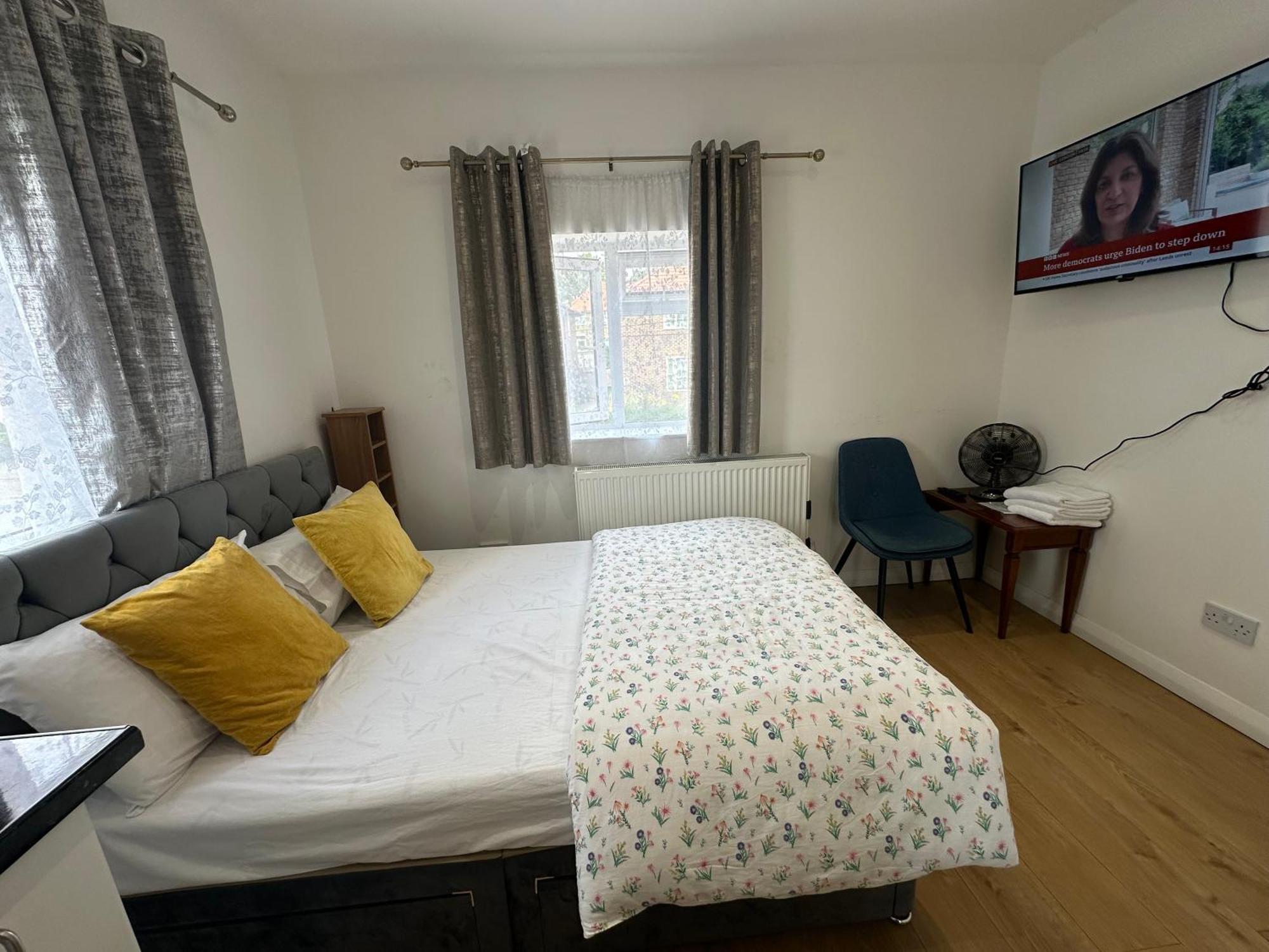 Luxury Ensuite 2Nd Studio Flat With Great Views In Keedonwood Road With Fully Own Bathroom Newly Added And Private Kitchenette Bromley Exterior foto