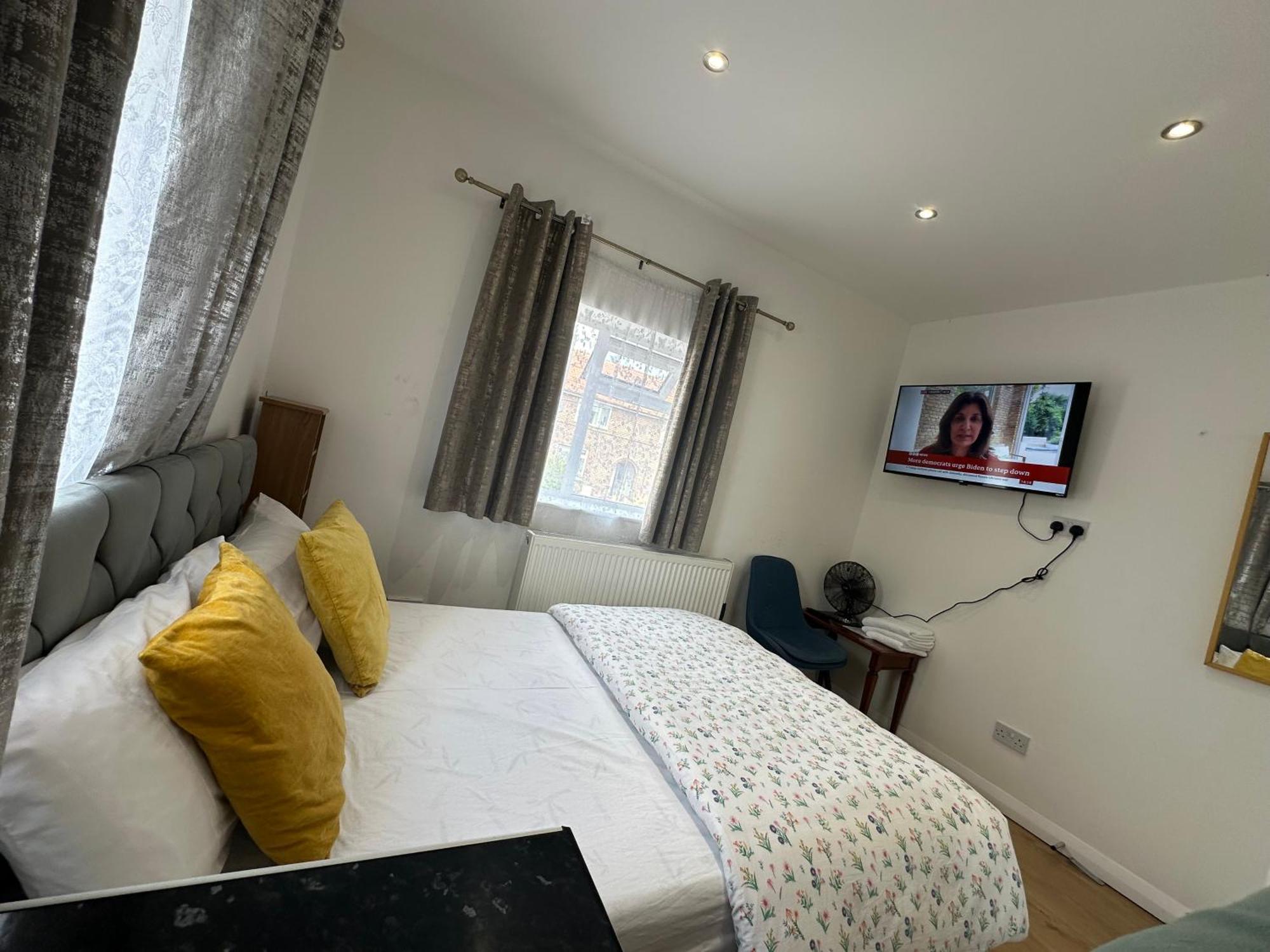 Luxury Ensuite 2Nd Studio Flat With Great Views In Keedonwood Road With Fully Own Bathroom Newly Added And Private Kitchenette Bromley Exterior foto