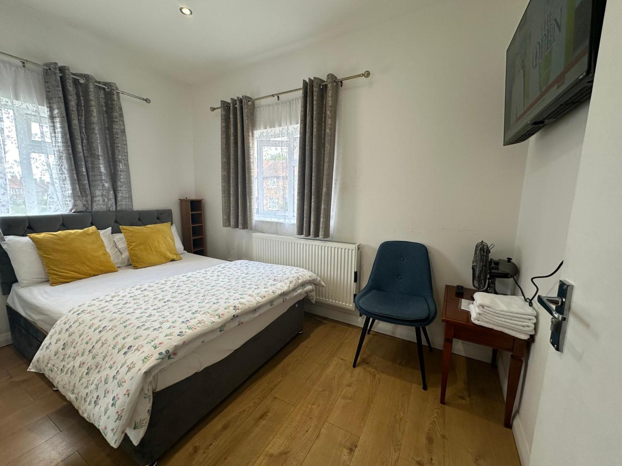 Luxury Ensuite 2Nd Studio Flat With Great Views In Keedonwood Road With Fully Own Bathroom Newly Added And Private Kitchenette Bromley Exterior foto